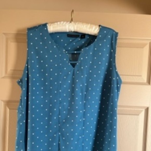 Blue sleeveless polyester polka dot top - Picture 1 of 7